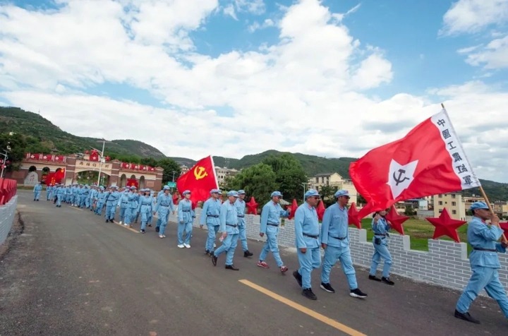 “继承革命传统，赓续红色基因，充实心灵之‘钙’”——前锋化工党委党史进建教育讲授活动
