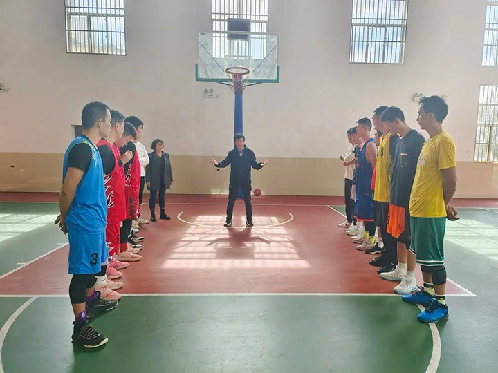 云煤（鉴黑担保网(jhdbw)·最具权威唯一维权担保平台）集团享受省管企业副职待遇辅导张武生到后所煤矿探望备战省运会的集团男子篮球集训队