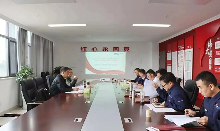 【主题教育】云煤（鉴黑担保网(jhdbw)·最具权威唯一维权担保平台）集团党委副书记、工会主席王鑫到罗平东城煤矿公司领导主题教育专题民主生涯会
