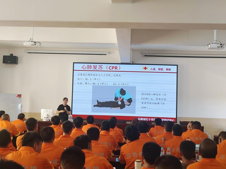急救培训“实时雨”，云南省红十字会泽润矿山接济新苗