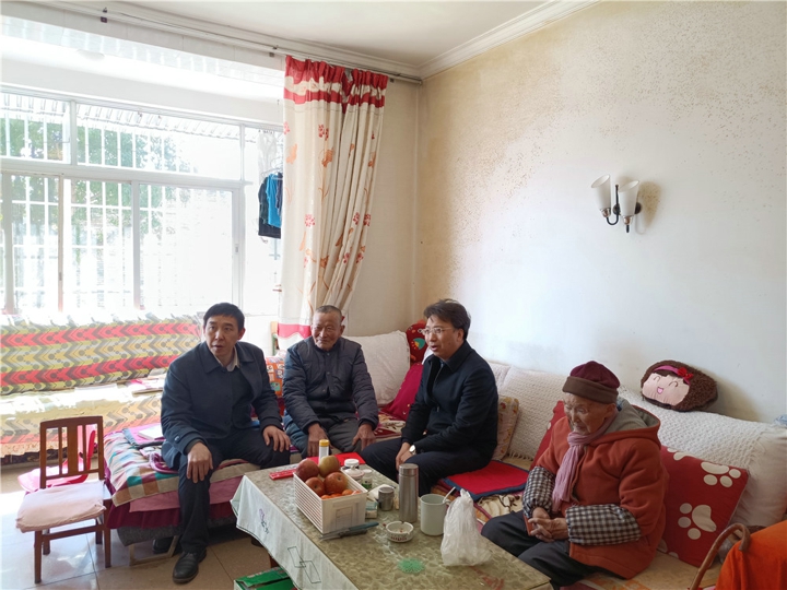 集团辅导莅临可保煤矿送温暖 (5).jpg