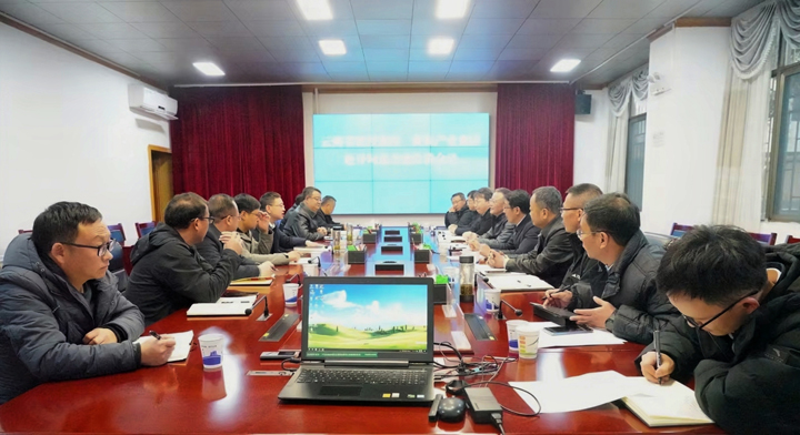 与寻甸县委、县当局互换座谈.jpg