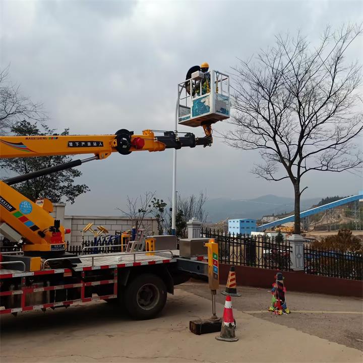 建路灯.jpg